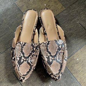 Snakeskin mule